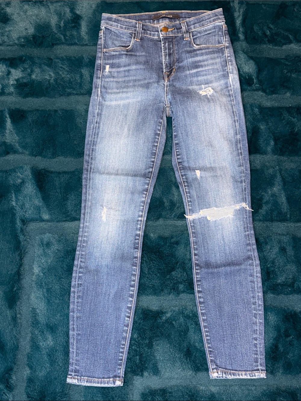 Women's Distressed Slim Fit High Rise Blue Jeans
